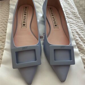 NWT. Roger Vivier Celest Flats